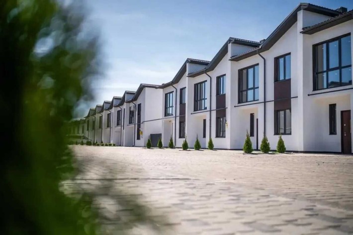 Таунхаус готовий до ремонту з міськими мережами у Крихівцях - фото 1