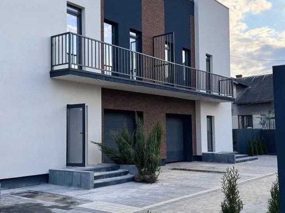 Готовий таунхаус  зі всіма комунікаціями в передмісті с.Микитинцях Микитинці