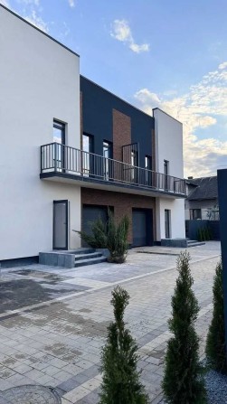 Готовий таунхаус  зі всіма комунікаціями в передмісті с.Микитинцях - фото 1