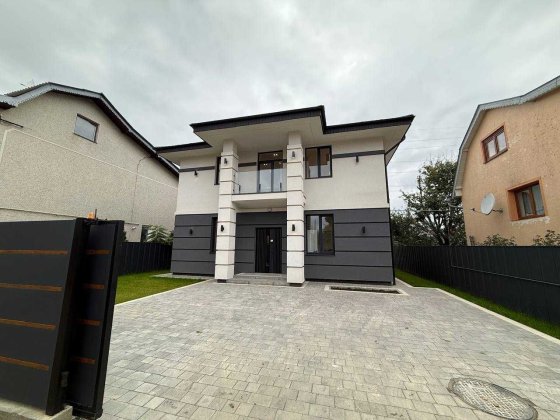 Шикарний двоповерховий Будинок Криховцы