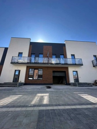 Продається БОКОВИЙ будинок (таунхаус)/Гараж, або кімната/Асфальт/Газ - фото 1