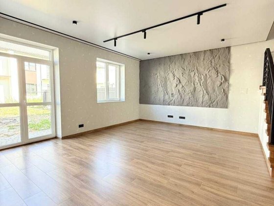 Таунхаус з євроремонтом по ВИГІДНІЙ ЦІНІ! Криховцы