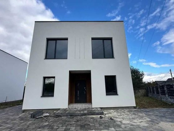 Зданий будинок поруч з містом Чукаловка