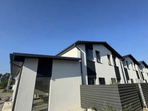 Добудований таунхаус з двориком на 48 м² у с. Святопетрівське Святопетровское