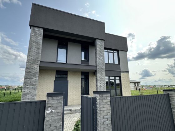 Будинок з червоної цегли в закритому КМ під Києвом Святопетрівське Святопетровское