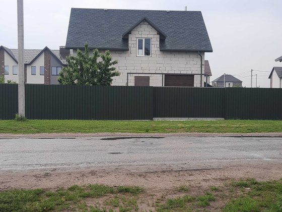 Будинок з гаражем Гатное