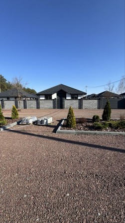 Одноэтажный дом с газом в коттеджем городке - фото 1