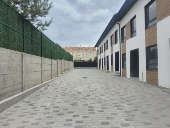 Власний двір та паркомісце! Продаж таунхауса. Святопетрівське. Святопетровское