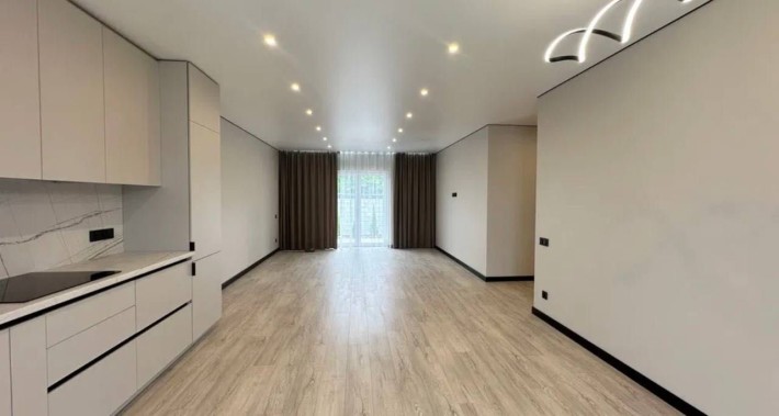 Будиночок з новим ремонтом та прекрасним розташуванням - фото 1