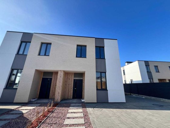 Продається дуплекс в хорошій локації Святопетровское