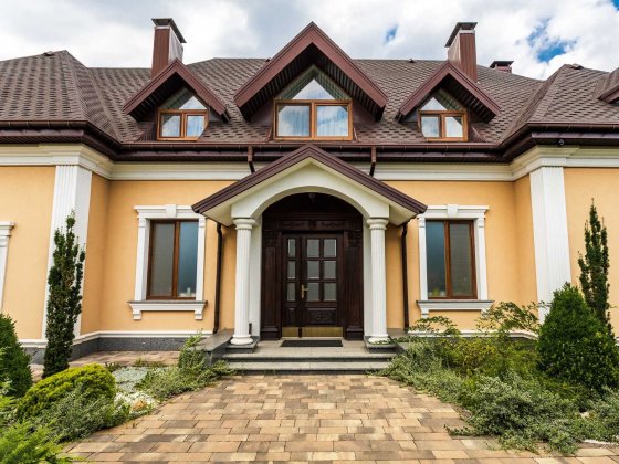 Продаж будинку з басейном в класичному стилі, Гатне Гатное