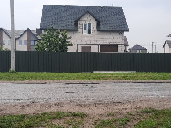 Будинок з гаражем Гатное