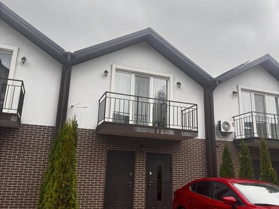 Продаж таунхауса з ремонтом та меблями! Гатне