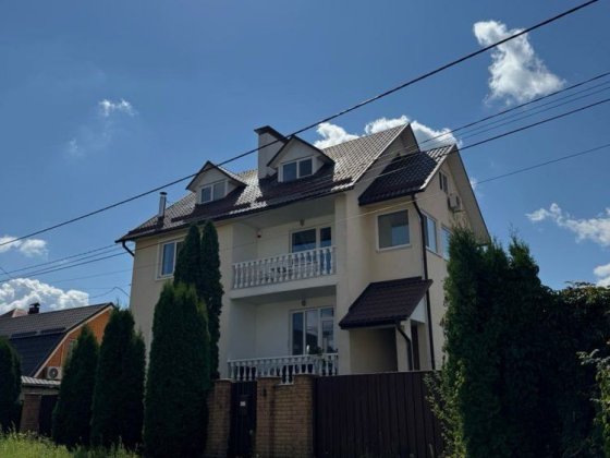 В Ворзеле большой дом туи мебель техника хорошие соседи Ворзель