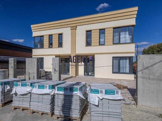 Продаж прекрасного нового дуплексу з окремим заїздом в с.Гатне Гатное