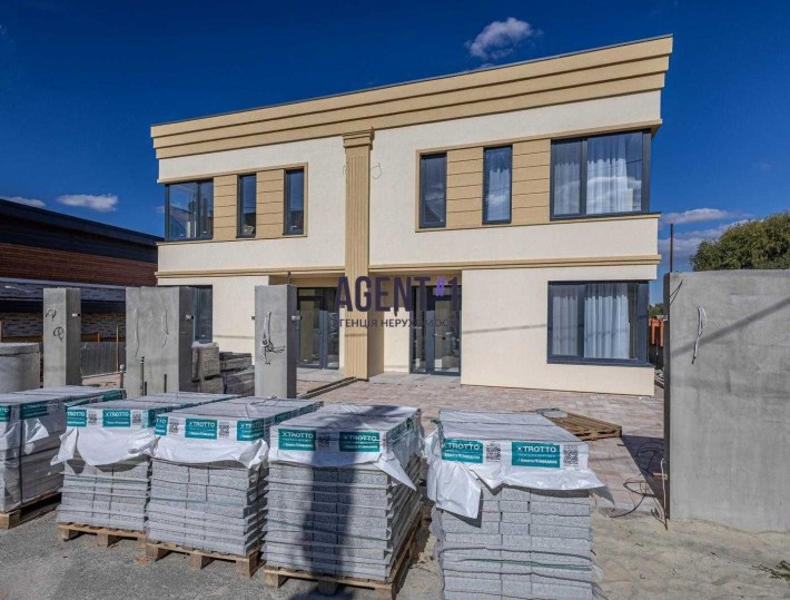 Продаж прекрасного нового дуплексу з окремим заїздом в с.Гатне - фото 1