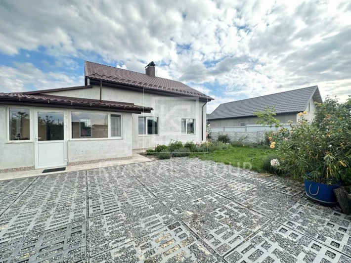 822 $ за м² , двоповерховий будинок з ремонтом на 6 сотках землі! - фото 1