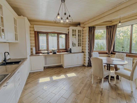 Продаж затишного будинку ЗРУБ, 10 соток. Ландшафт, баня, ГАЗ Білогородка