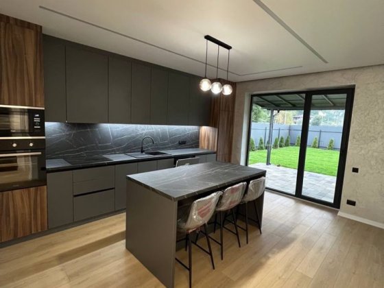 Будинок з новим ремонтом та меблями! Без комісіїКрюківщина Крюковщина