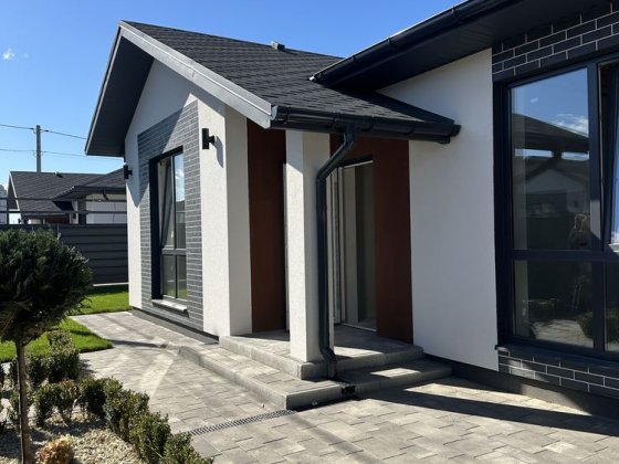 Будинок з ремонтом , меблями і технікою/ Гатне Гатное