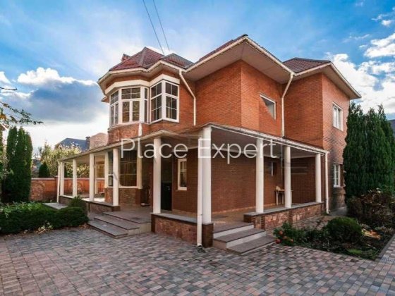 Просторный семейный дом в Гатном Гатное