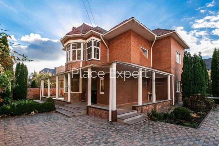 Просторный семейный дом в Гатном - фото 1