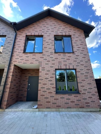 Стильні таунхауси у Ворзелі з власним двориком та сучасним плануванням - фото 1