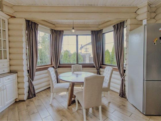 Продаж гарного деревʼянного зрубу на доглянутій великій ділянці Без % Белогородка