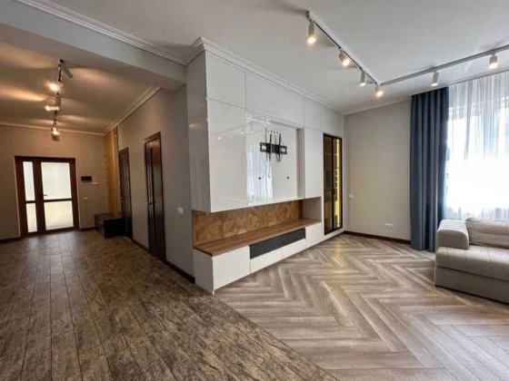 Великий будинок з ремонтом, 24 сотки, Чабани Чабаны