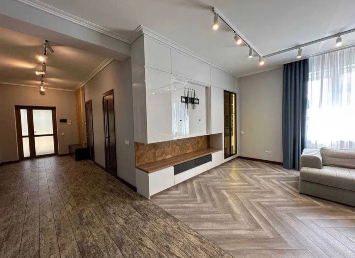 Великий будинок з ремонтом, 24 сотки, Чабани - фото 1