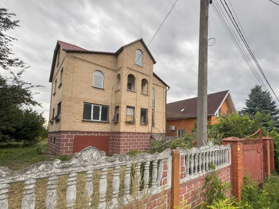 Без комісії! Бдинок с. Чабани,  241 кв.м. на 10 ст. землі Чабаны