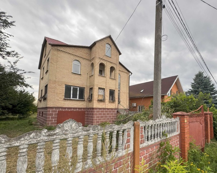 Без комісії! Бдинок с. Чабани,  241 кв.м. на 10 ст. землі - фото 1