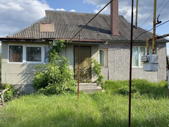 Продаж затишного будинку з великою земельною ділянкою. Вишеньки