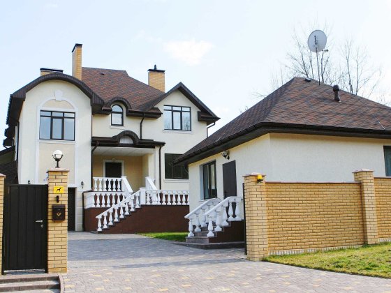 Власник. Продаж 3 поверхового будинку 360 кв.м, ділянка 12 соток. Гореничі