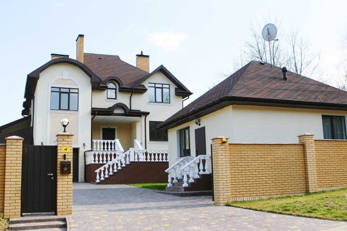 Власник. Продаж 3 поверхового будинку 360 кв.м, ділянка 12 соток. - фото 1