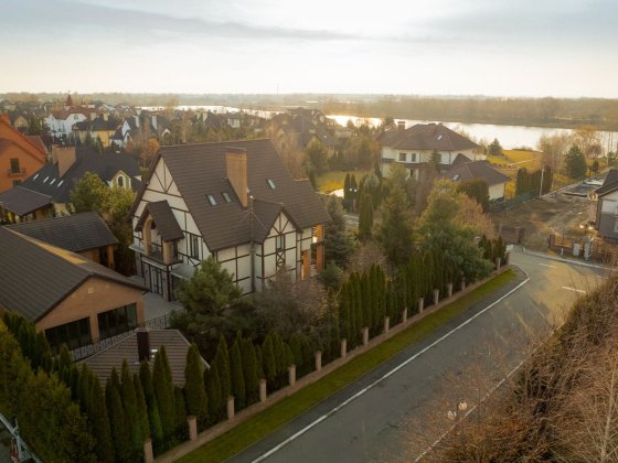 КМ ЗОЛОЧЕ дім 300 м2, БАСЕЙН + ШАЛЕ 200 м2, з РЕМОНТОМ - 999 $/м2 без% Вишеньки