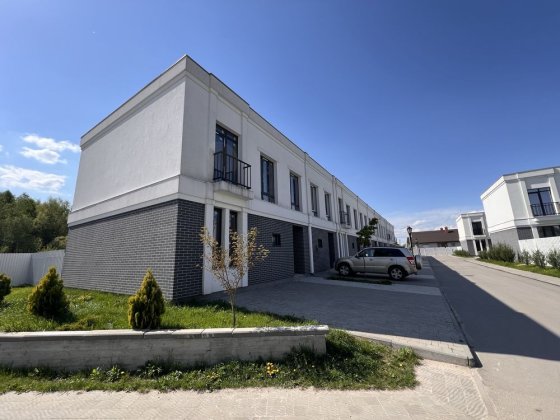 Таун Хаус Нові Петрівці Нові Петрівці