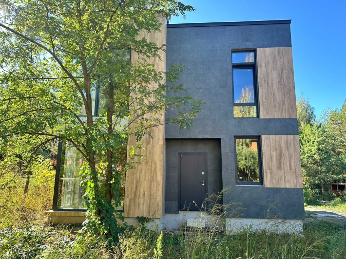 Будинок з панорамними вікнами в селищі Гореничі - фото 1
