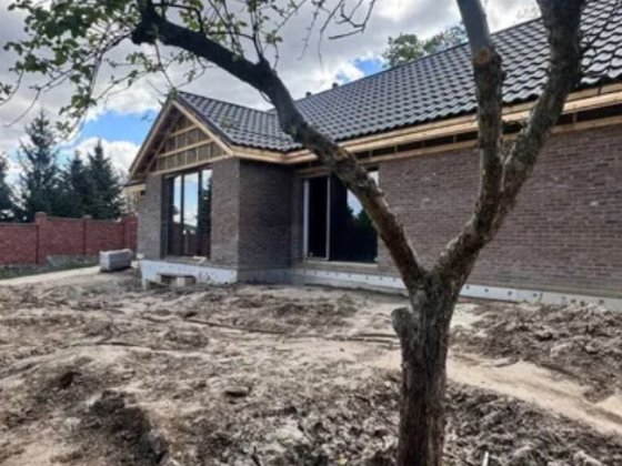 Дом с подвалом на 5 сотках в центре возле школы Гореничі