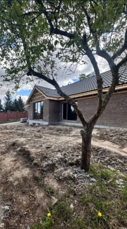 Дом с подвалом на 5 сотках в центре возле школы - фото 1