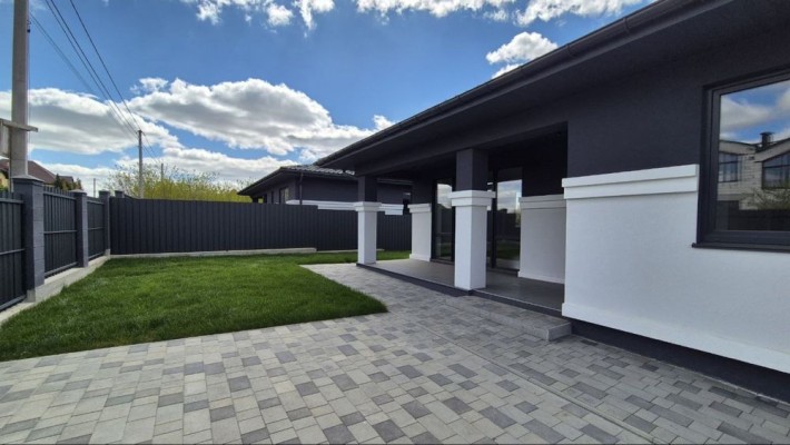 Продам газифікований будинок з ремонтом та бомбосховищем! - фото 1