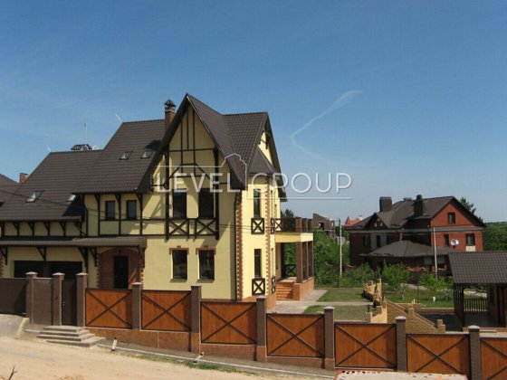 Коттедж із басейном у селі Лісники, масив 'Стежки' 7 км. від Києва Лесники