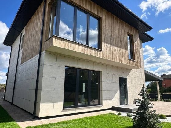 Будинок 200 м2 в Лісниках на 9 сотках, газ, чистове оздоблення Лесники