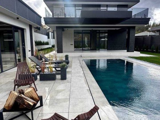 Просторий і стильний будинок в Ходосівці. Ходосівка