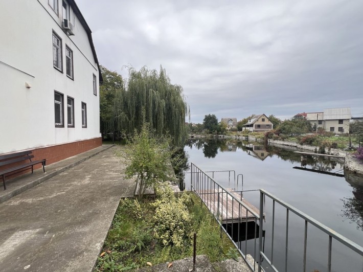 Продам Котедж з підвалом 300 кв 5 кім 14 з виходом на озеро Осокорки - фото 1