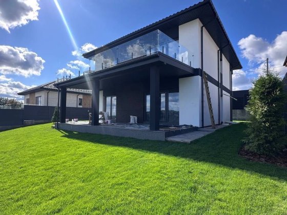 Продаж будинку з новим ремонтом у Лісниках, 8 соток, автонавіс, Лісники