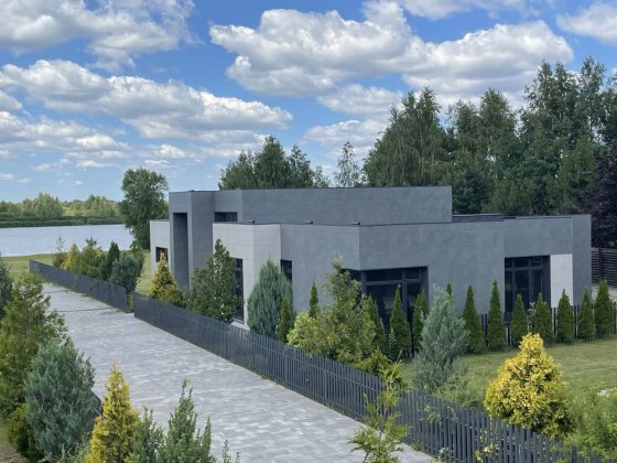 Новый  коттедж с выходом на Днепр  Рядом осокорки золоче вишенки Гнедин