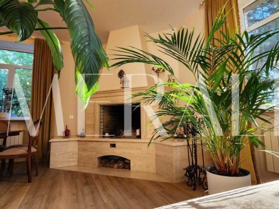 Будинок на Обсерваторній в Лісниках Лесники