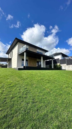 Просторий будинок в Лісниках з панорамним видом — мальовниче місце! - фото 1