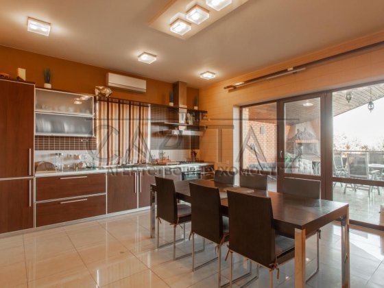 Пропонується на продаж будинок 360 м2  Ходосівка з виходом до озера) Ходосівка